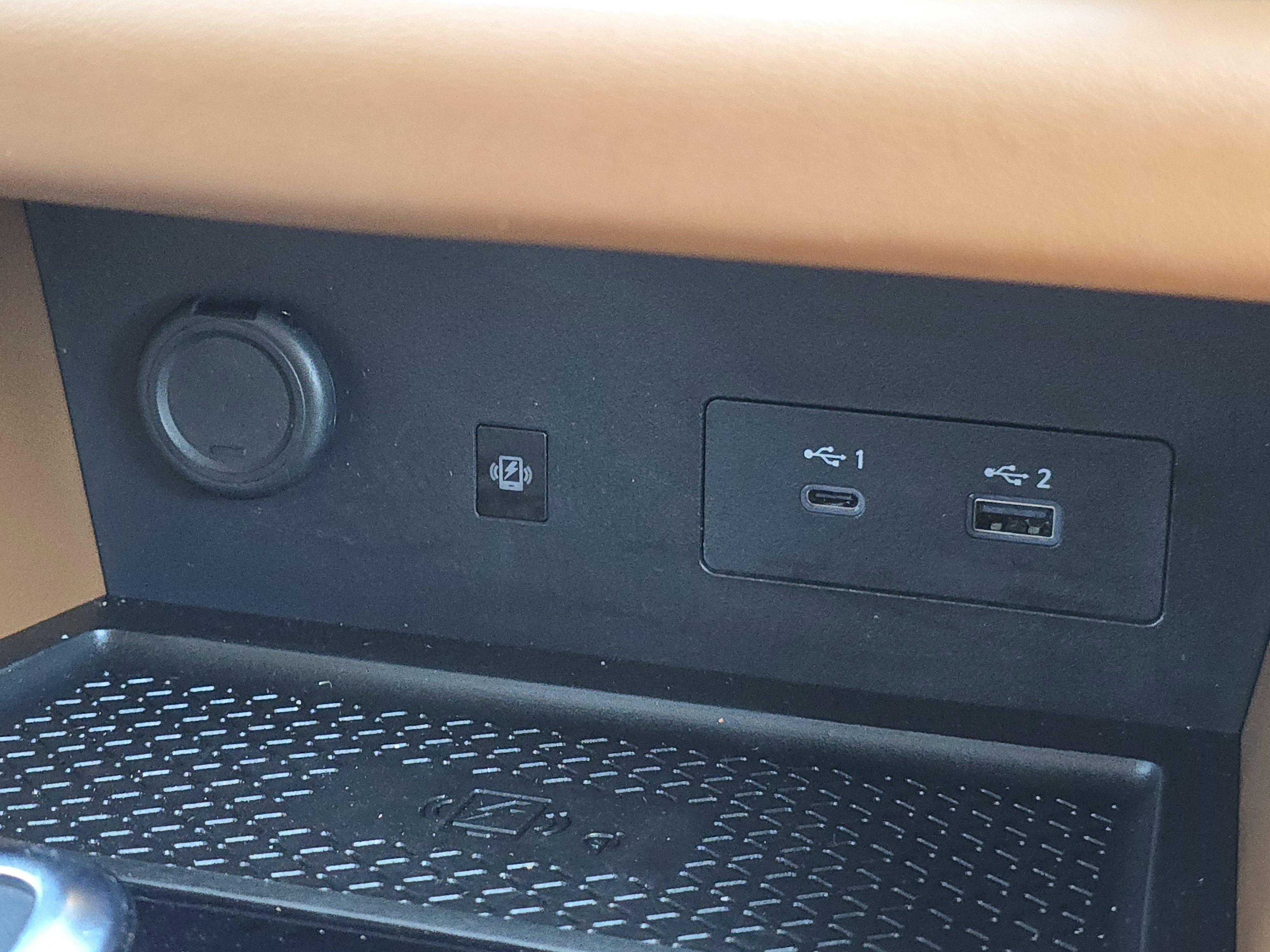 Used 2024 Nissan Pathfinder Platinum image 16