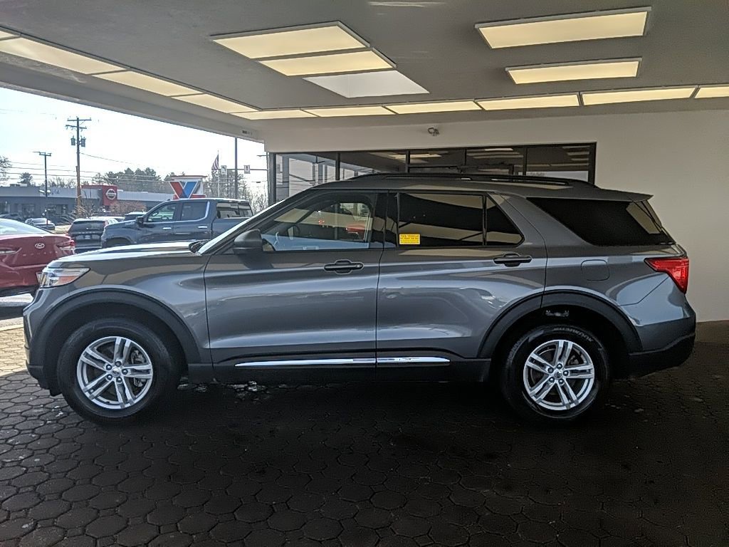 Used 2022 Ford Explorer XLT w/ Equipment Group 202A image 11