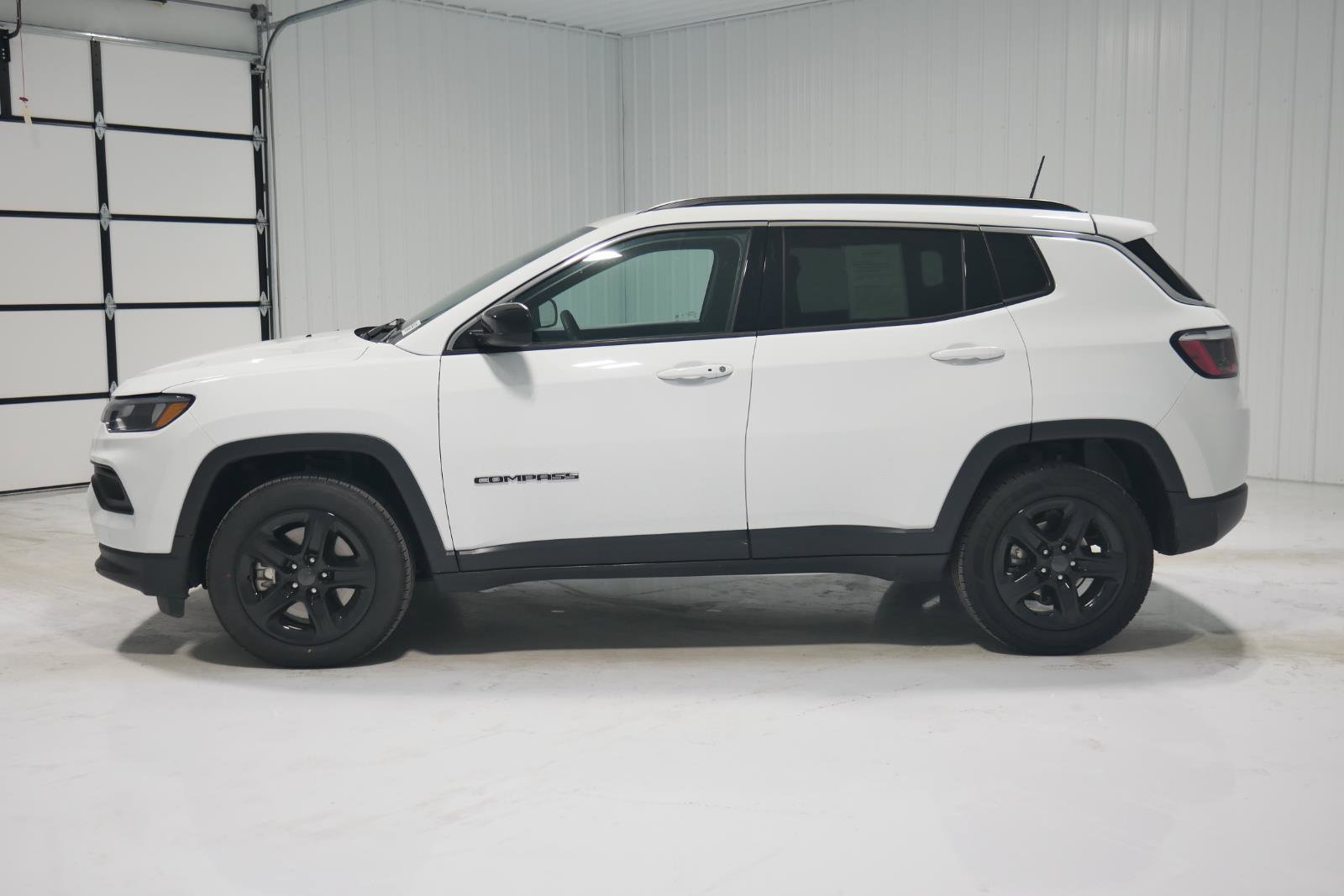 Used 2024 Jeep Compass Latitude image 8
