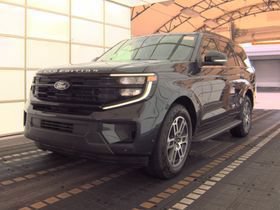 Used 2025 Ford Expedition Active AWD/4WD image 4