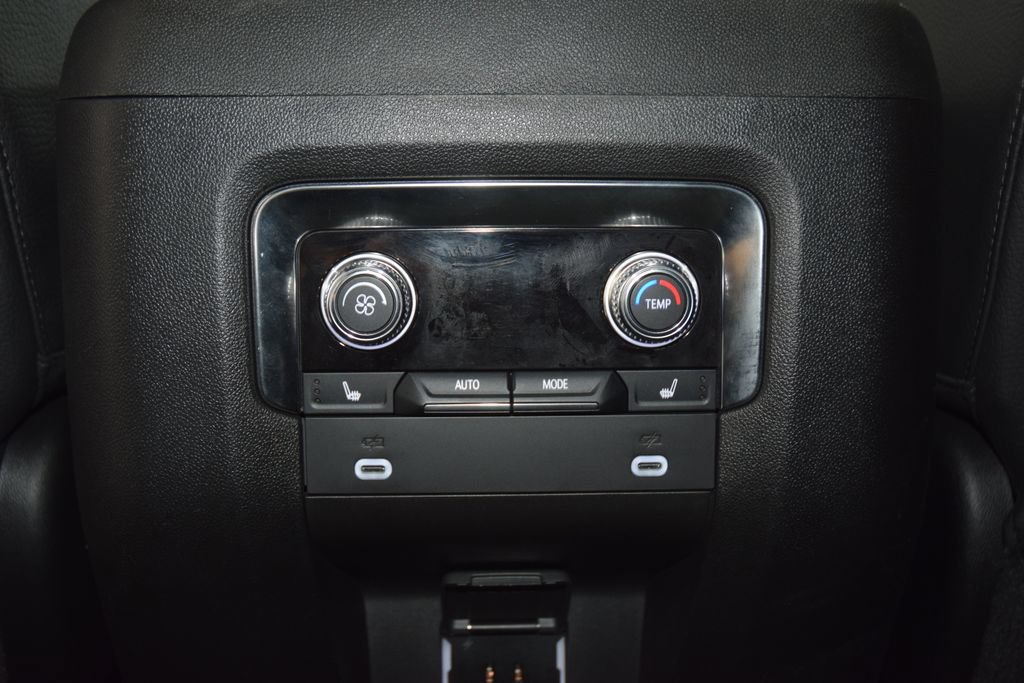 Used 2024 GMC Yukon XL Denali AWD/4WD image 46