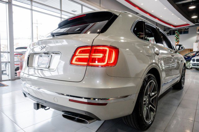Used 2018 Bentley Bentayga image 12