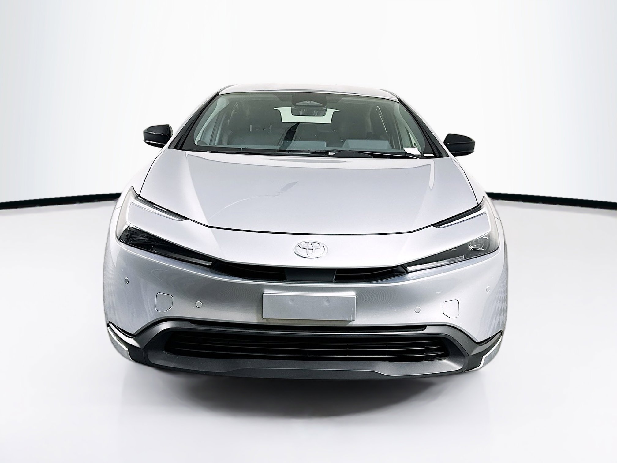 Used 2025 Toyota Prius LE image 2