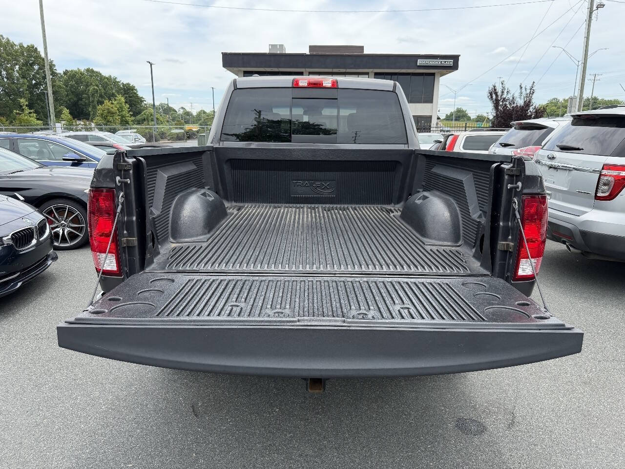 Used 2017 RAM 1500 Classic SLT AWD/4WD image 11