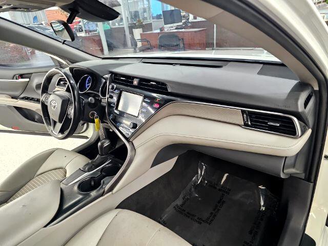 Used 2020 Toyota Camry SE image 8