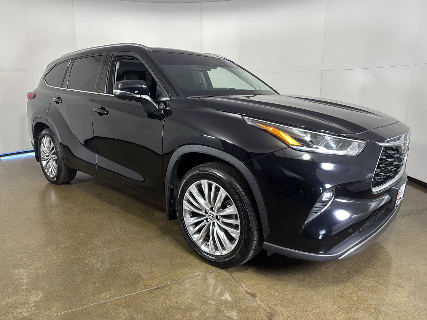Used 2025 Toyota Highlander Platinum AWD/4WD image 7
