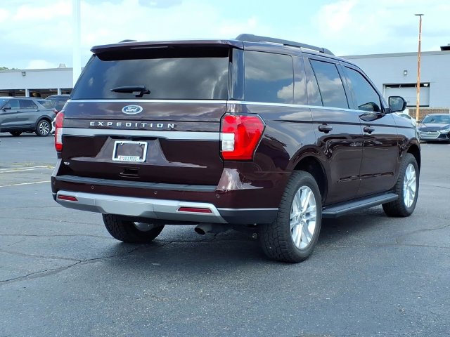 Used 2024 Ford Expedition XLT AWD/4WD image 7