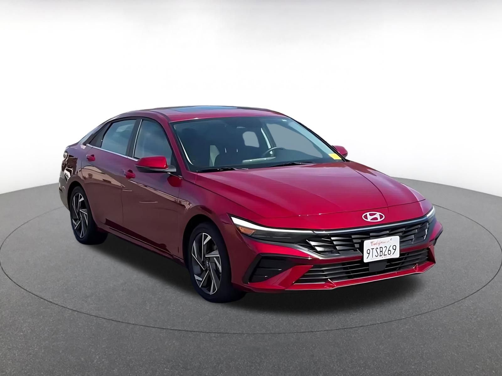 Used 2025 Hyundai Elantra Limited image 3