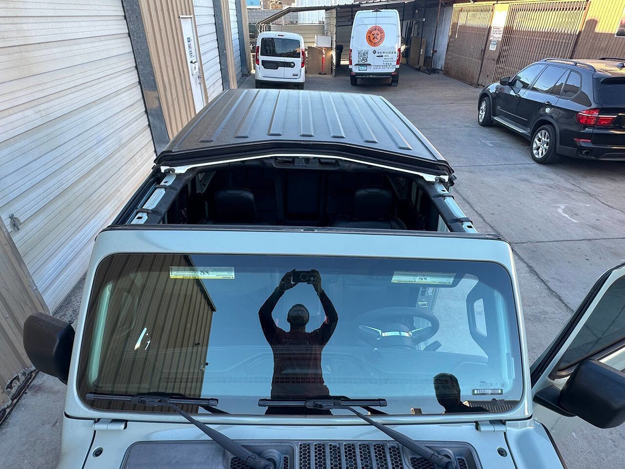 Used 2023 Jeep Wrangler Unlimited Sahara w/ Cold Weather Group AWD/4WD image 30