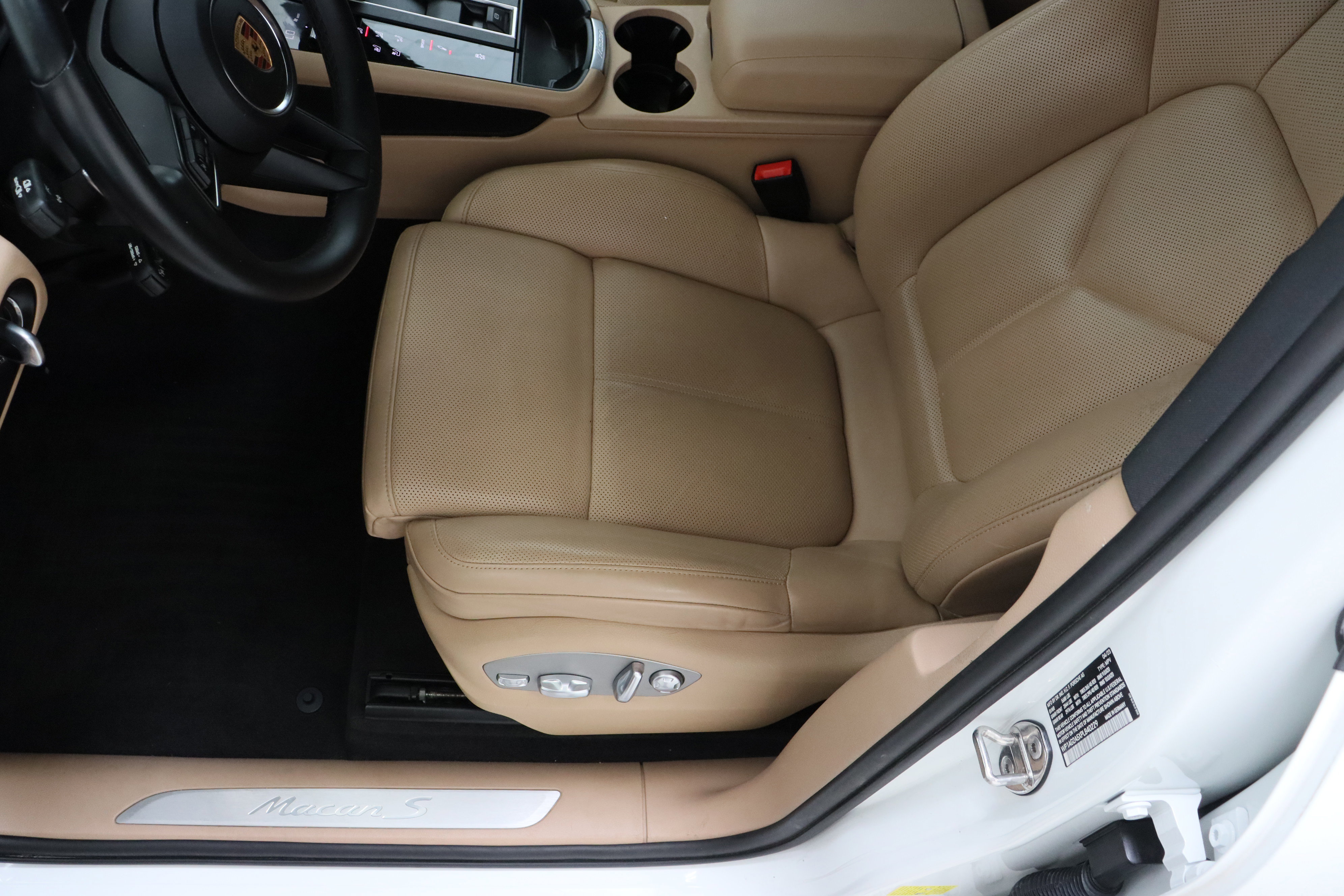 Used 2023 Porsche Macan S image 16