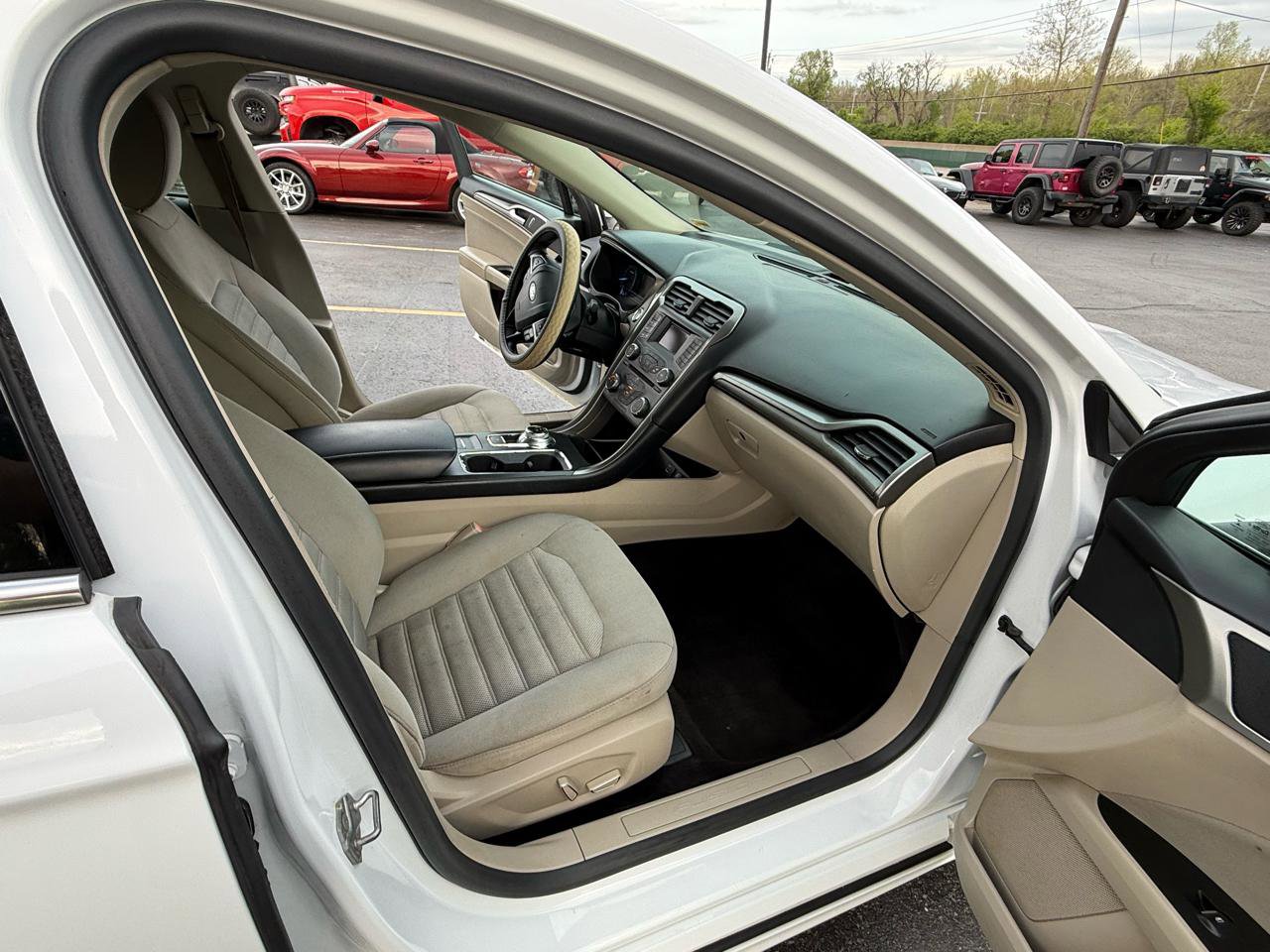 Used 2017 Ford Fusion SE image 39