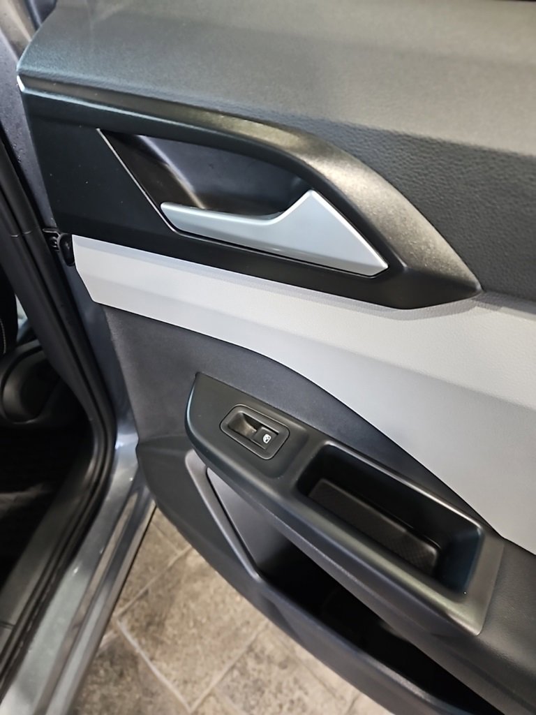 Used 2022 Volkswagen Taos SEL image 16