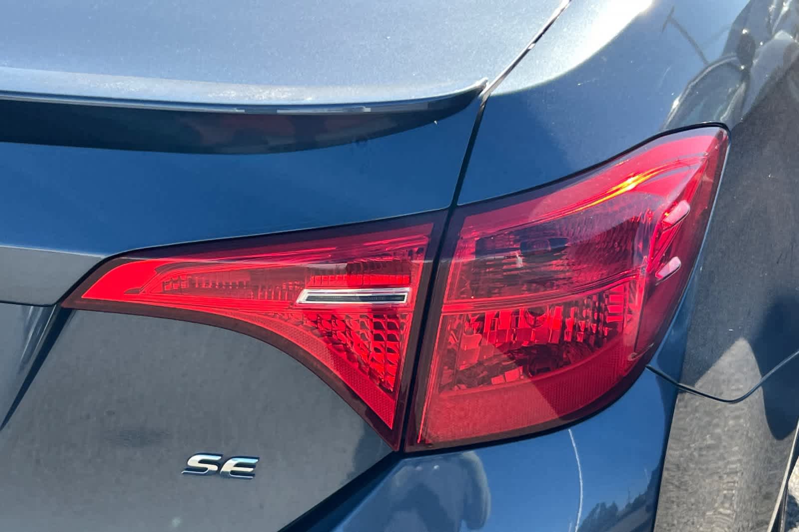 Used 2017 Toyota Corolla SE w/ SE Premium Package FWD image 18