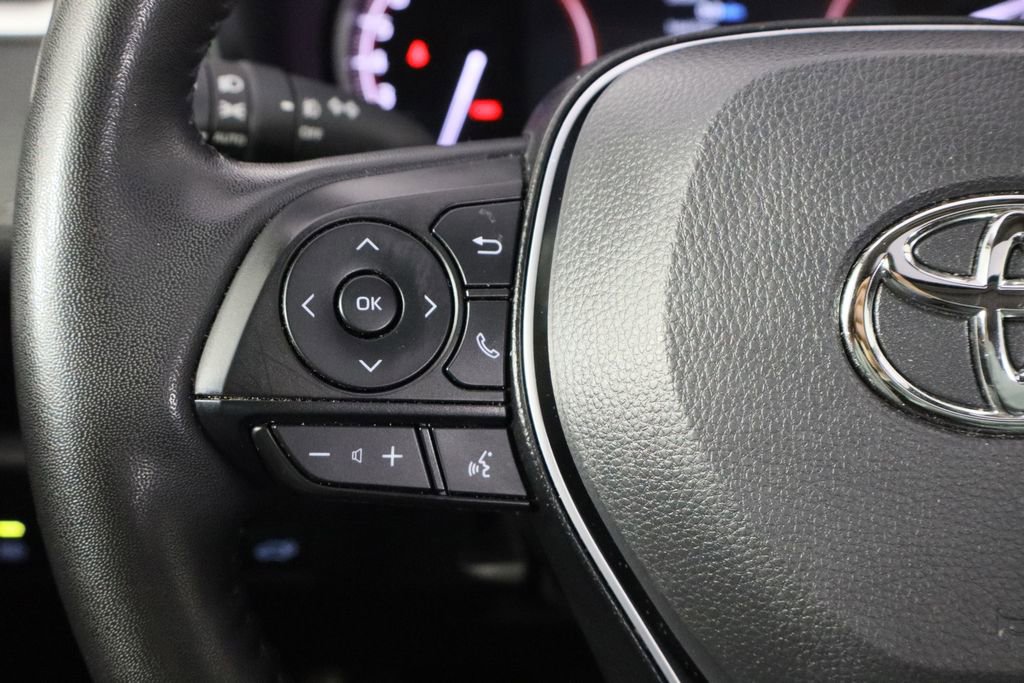 Used 2025 Toyota RAV4 XLE Premium image 8