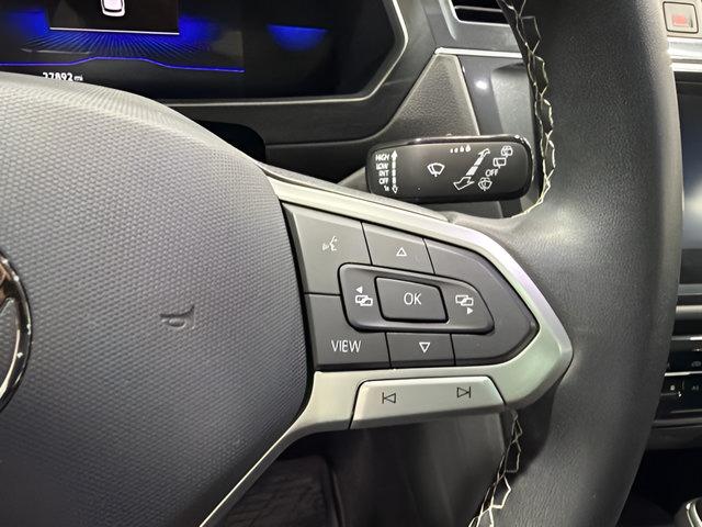 Used 2023 Volkswagen Tiguan SE w/ Panoramic Sunroof Package FWD image 17