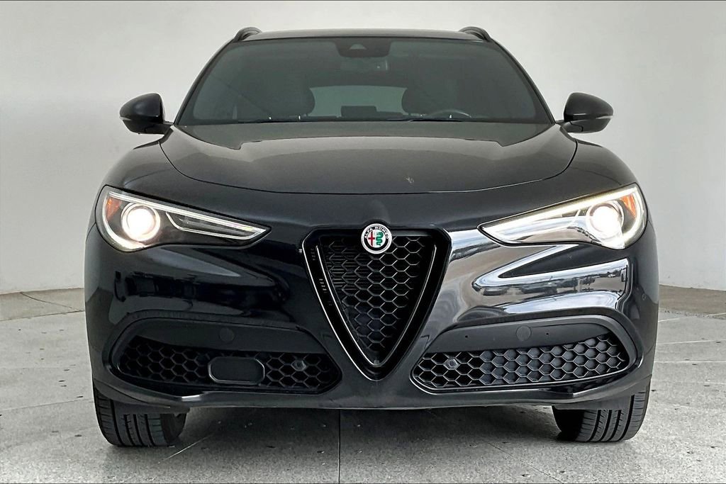 Used 2022 Alfa Romeo Stelvio Sprint image 5