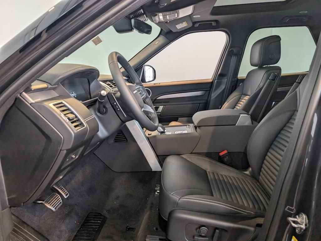 New 2026 Land Rover Discovery Limited Edition image 10
