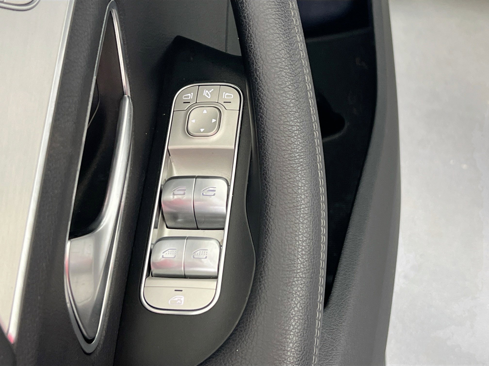 Used 2020 Mercedes-Benz GLS 450 4MATIC w/ Convenience Package image 18