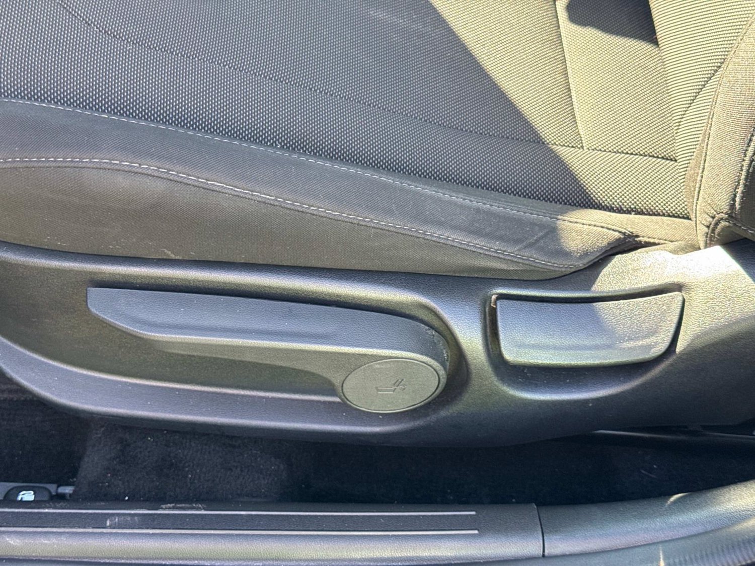 Used 2024 Hyundai Elantra SE FWD image 28