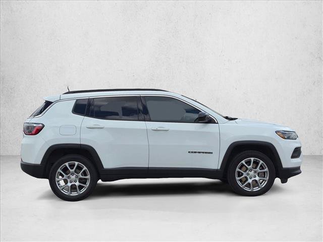 Used 2024 Jeep Compass Latitude AWD/4WD image 4