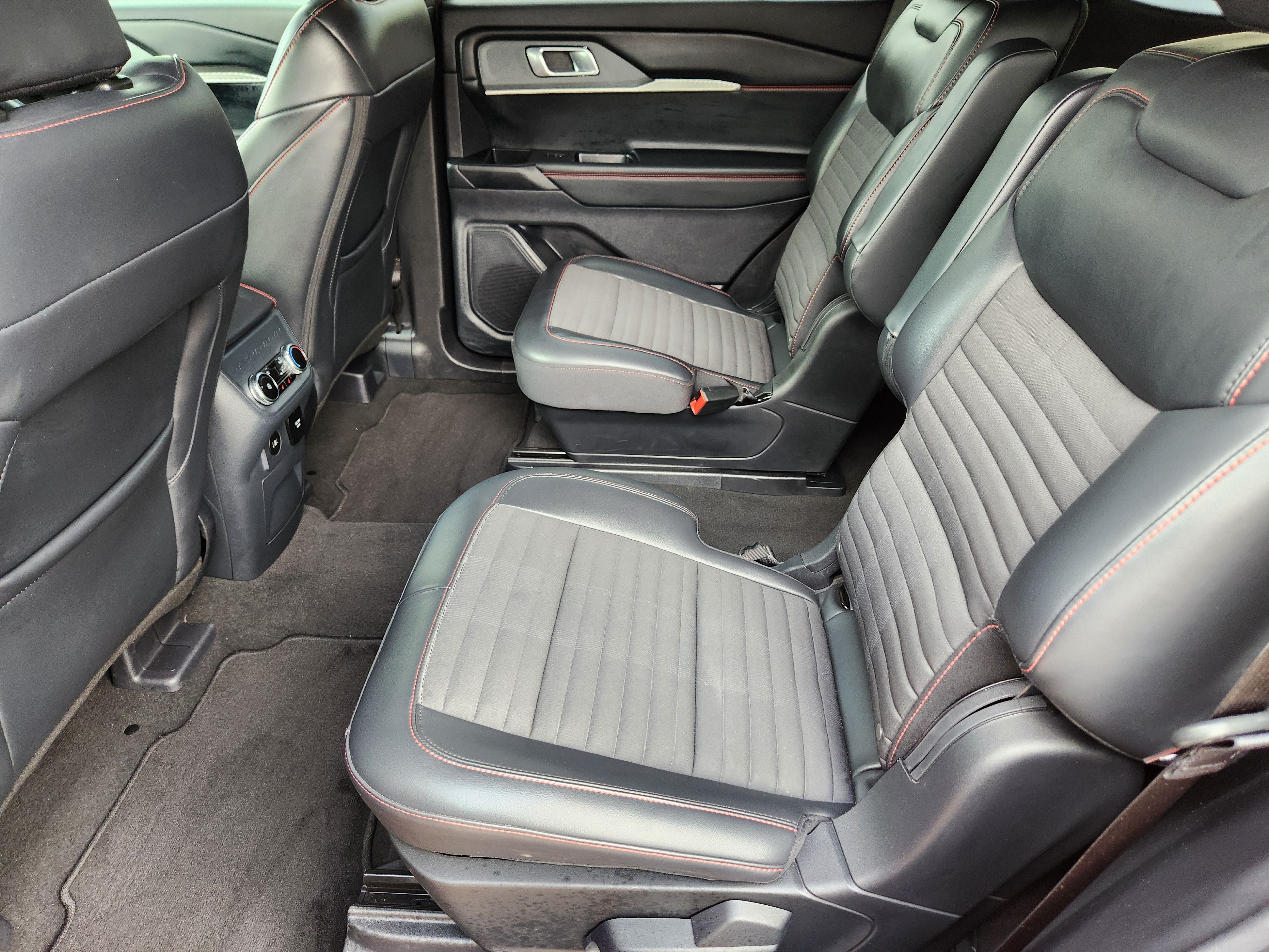 Used 2026 Ford Explorer ST-Line w/ ST-Line Street Pack RWD image 22