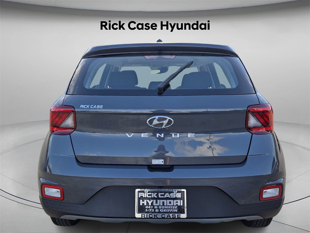 Certified 2025 Hyundai Venue SE image 6