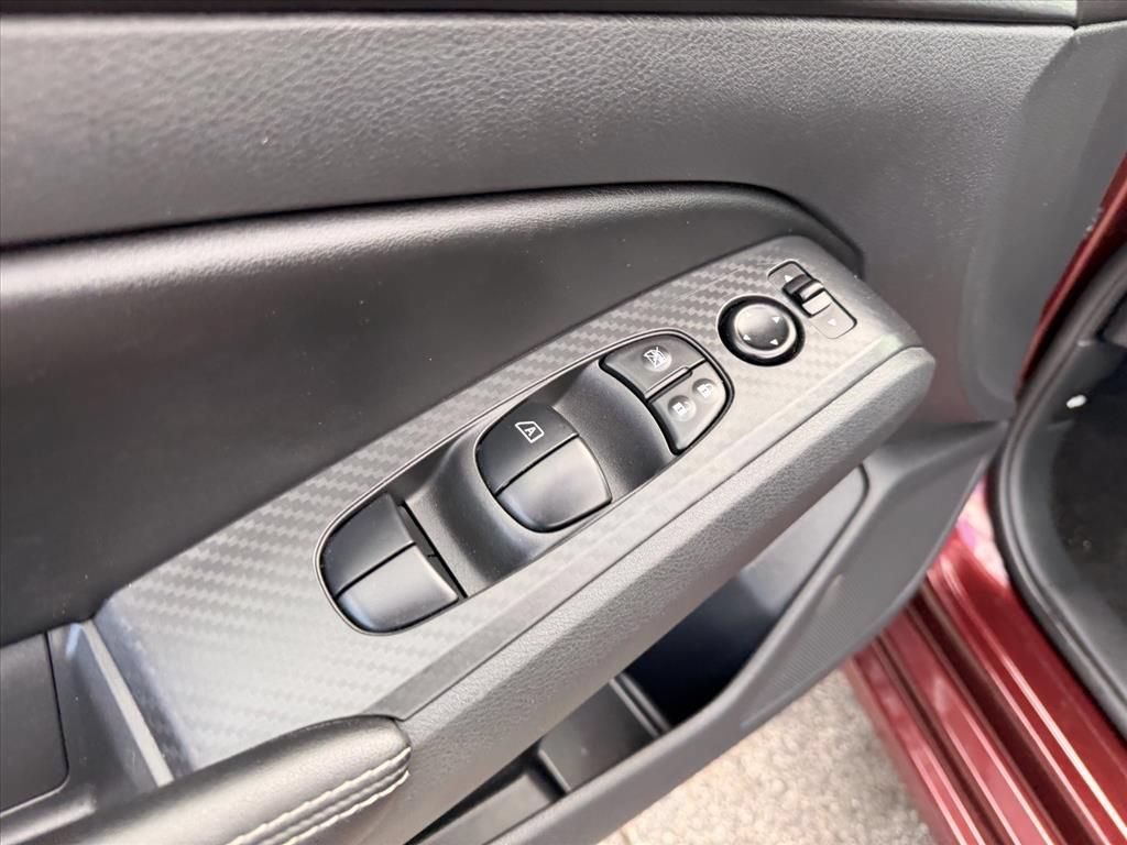 Used 2025 Nissan Altima 2.5 SV FWD image 16
