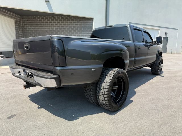 Used 2004 GMC Sierra 3500 SLT w/ Heavy-Duty Power Package AWD/4WD image 9
