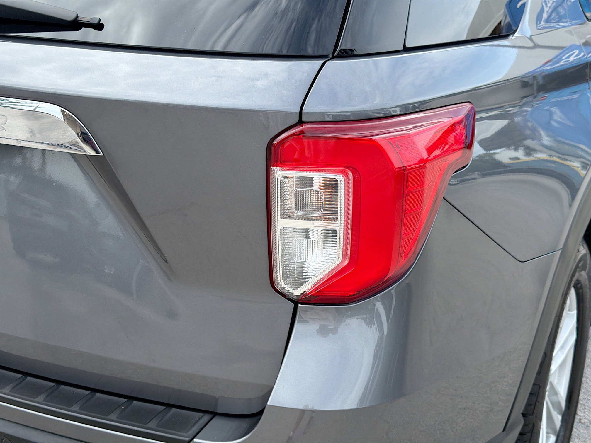 Used 2021 Ford Explorer XLT RWD image 25