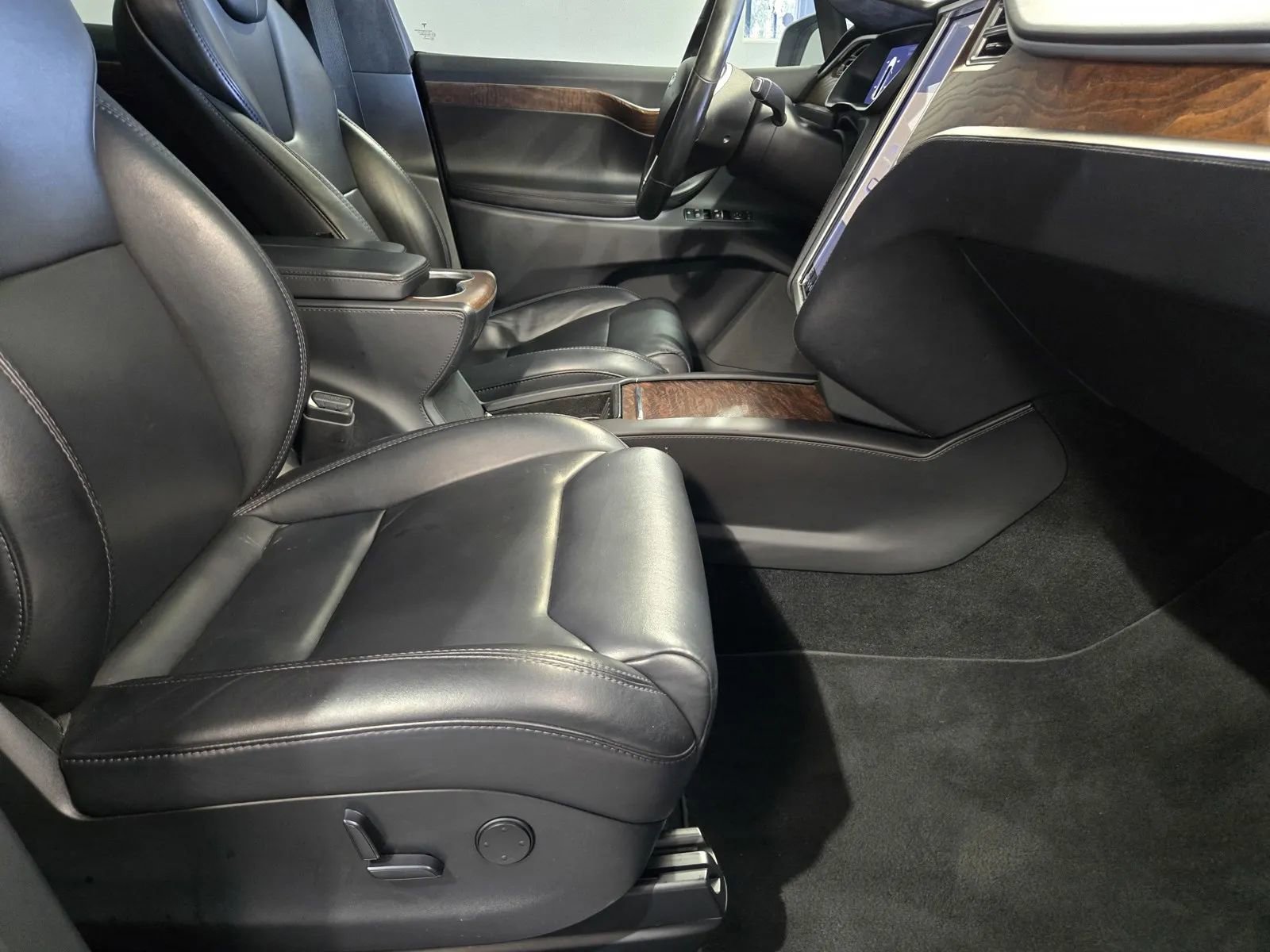 Used 2018 Tesla Model X image 7