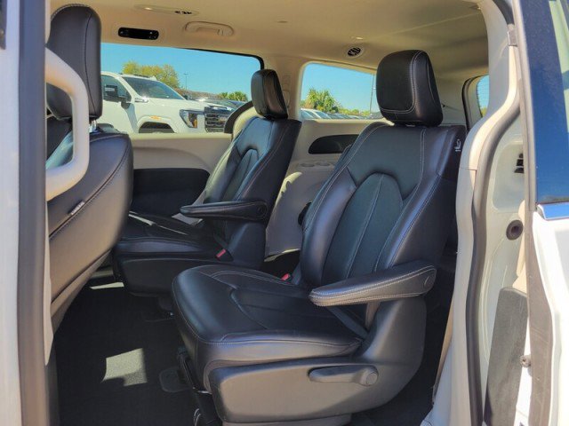 Used 2023 Chrysler Pacifica Touring-L image 33