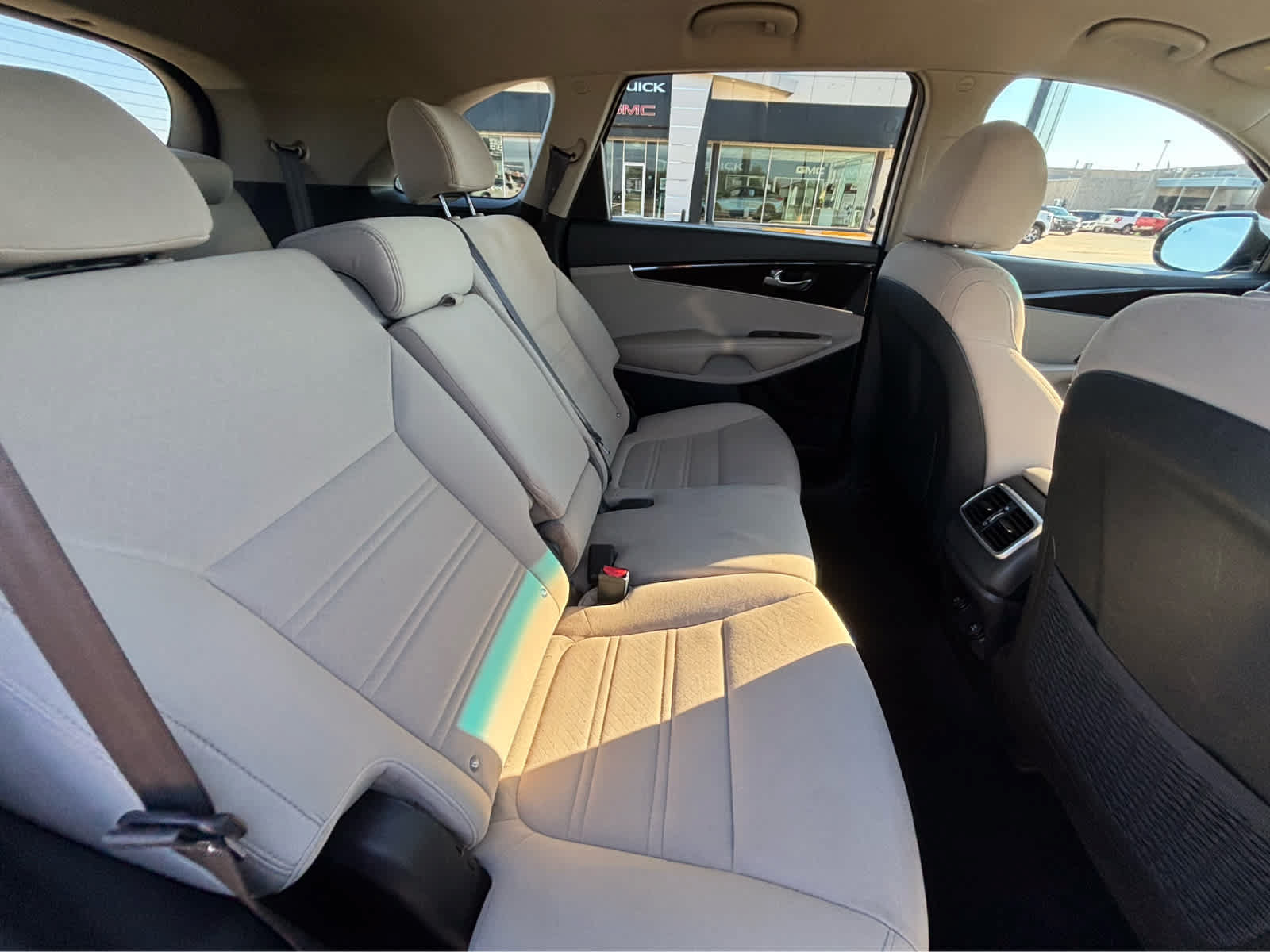 Used 2020 Kia Sorento LX FWD image 13