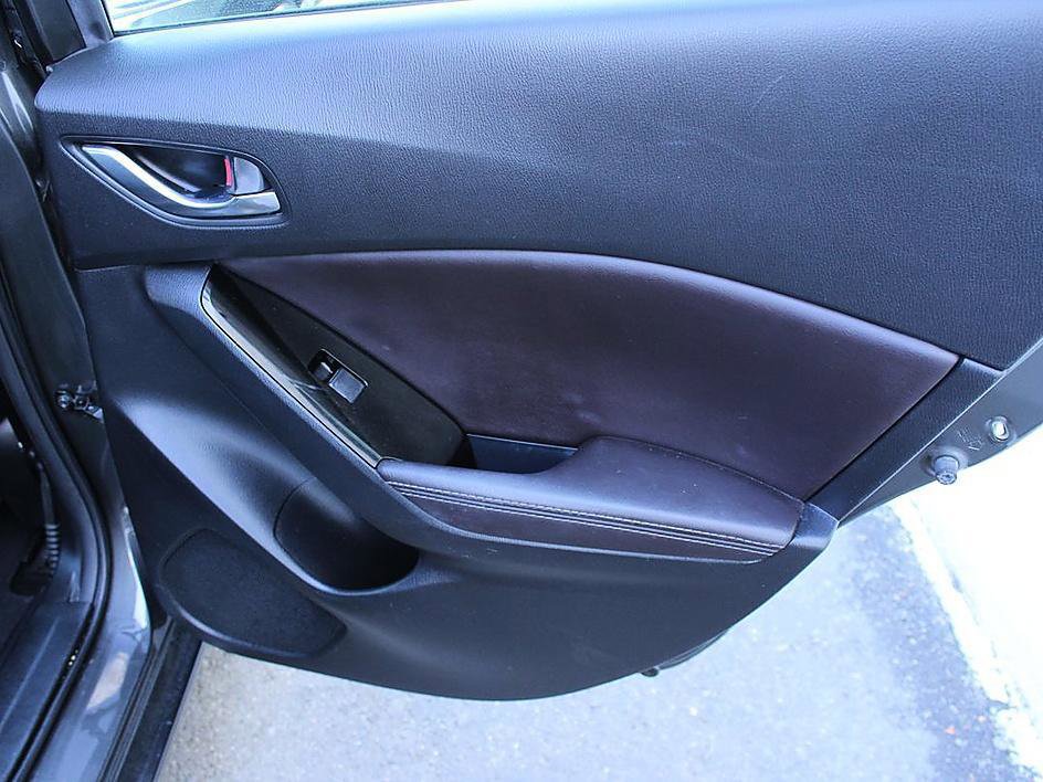 Used 2017 MAZDA MAZDA3 Touring FWD image 17