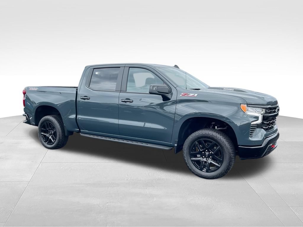 Used 2025 Chevrolet Silverado 1500 LT Trail Boss w/ Convenience Package II AWD/4WD image 2