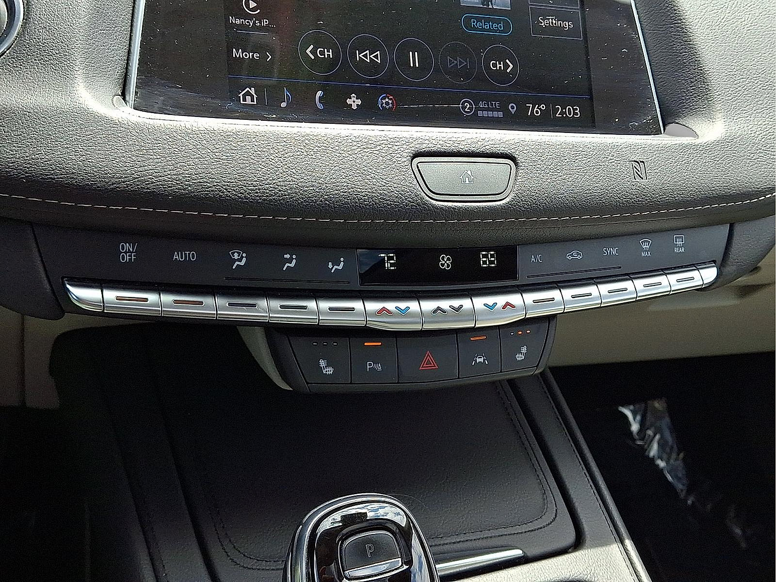 Used 2021 Cadillac XT4 Luxury w/ Cold Weather Package AWD/4WD image 15