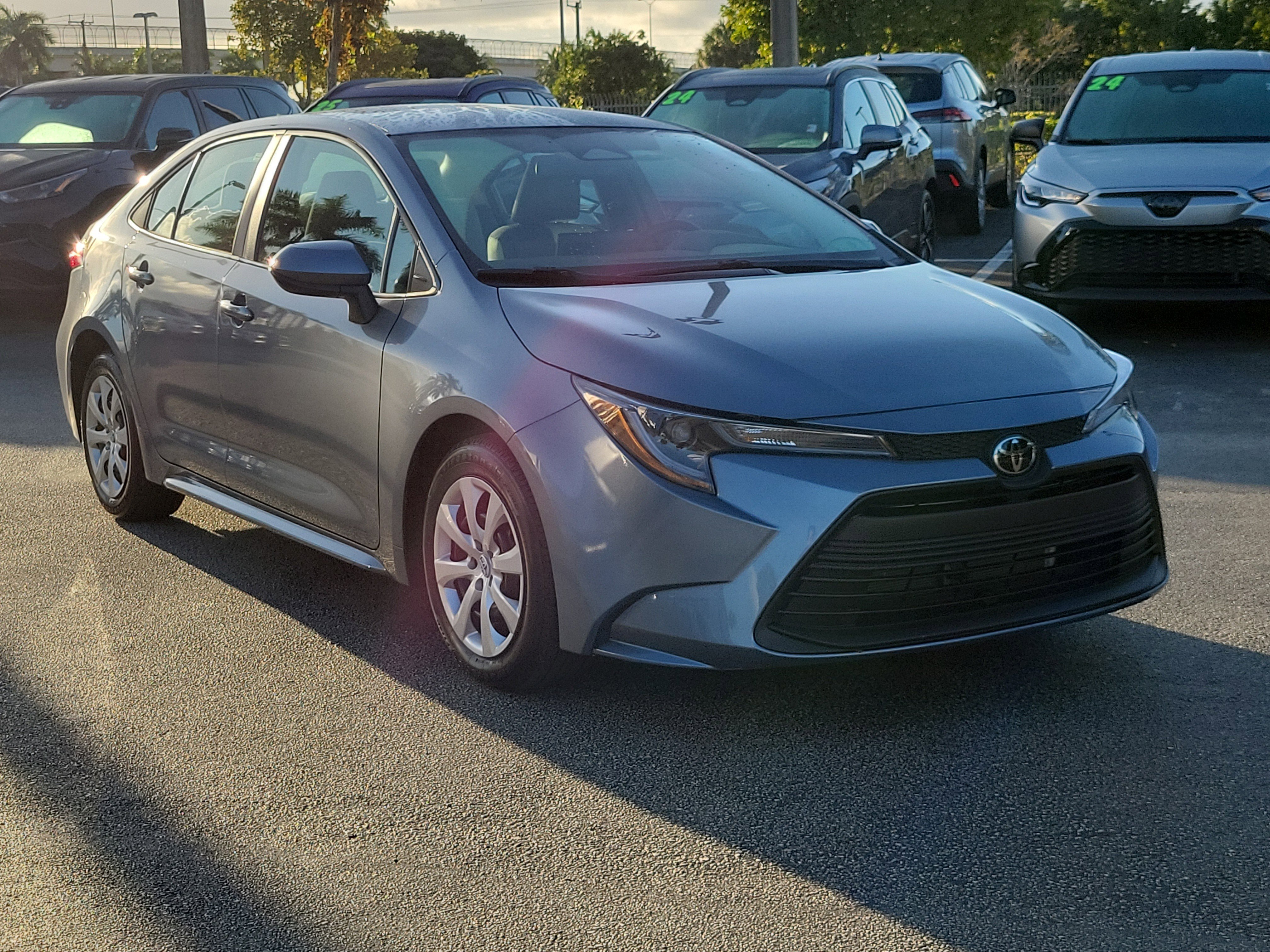 Used 2023 Toyota Corolla LE image 4