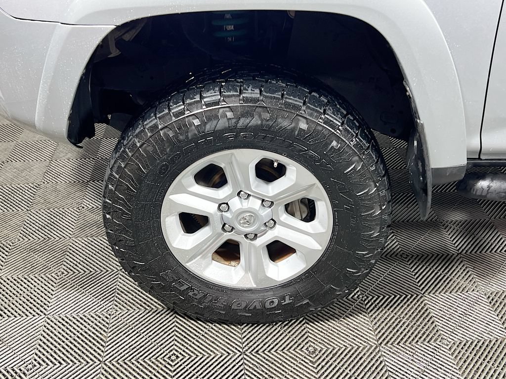 Used 2015 Toyota 4Runner SR5 AWD/4WD image 26