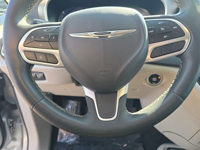 Used 2023 Chrysler Voyager LX FWD image 32