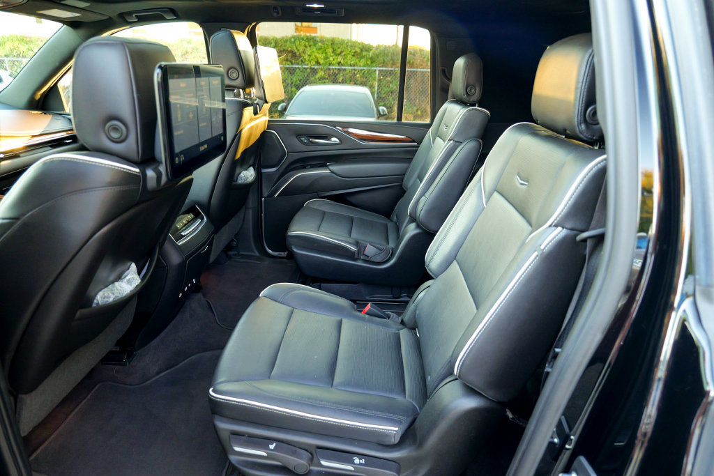 Used 2021 Cadillac Escalade ESV Premium Luxury w/ Driver Assist Tech Package AWD/4WD image 25