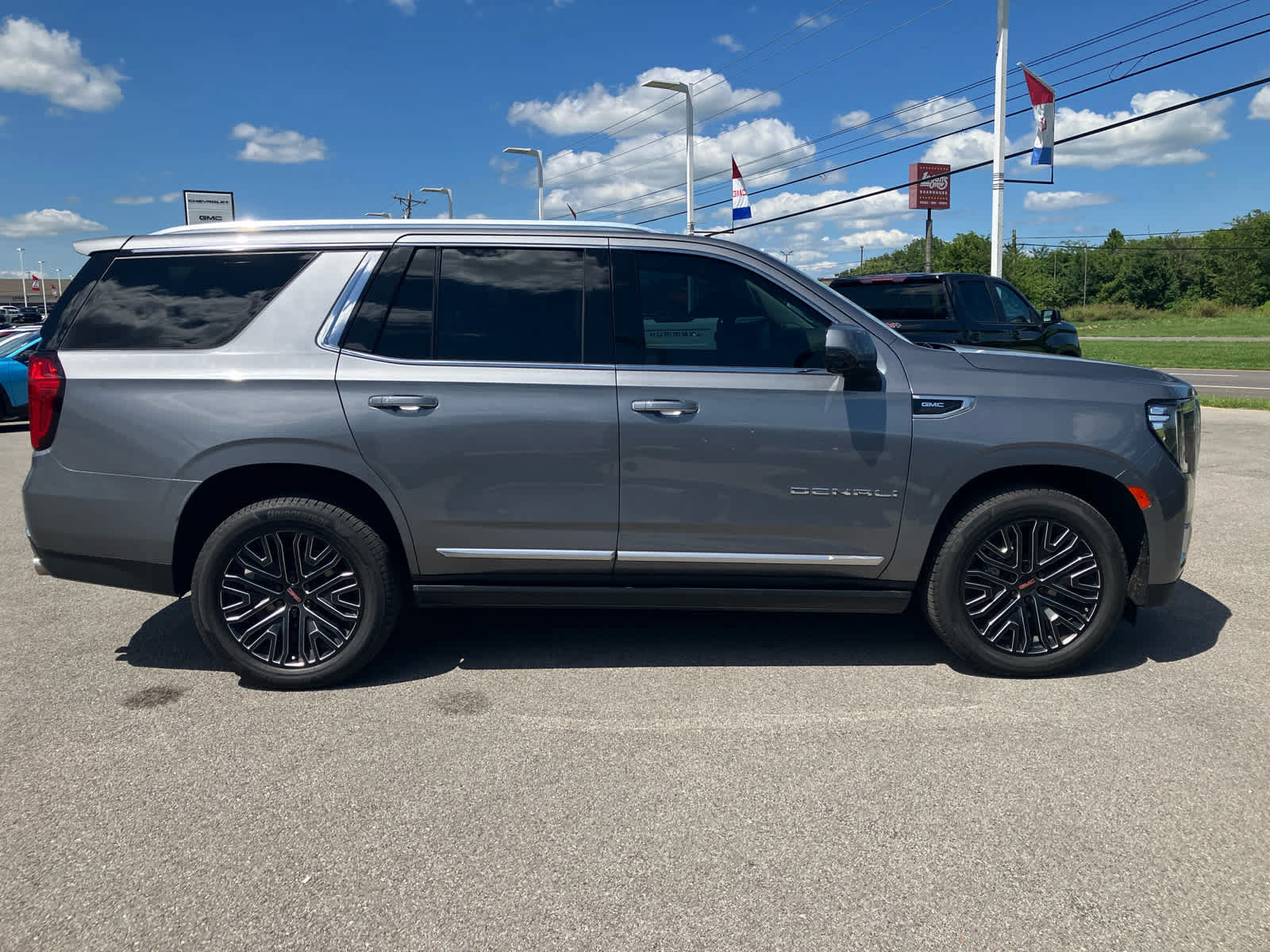 Used 2021 GMC Yukon Denali w/ Denali Premium Package RWD image 8