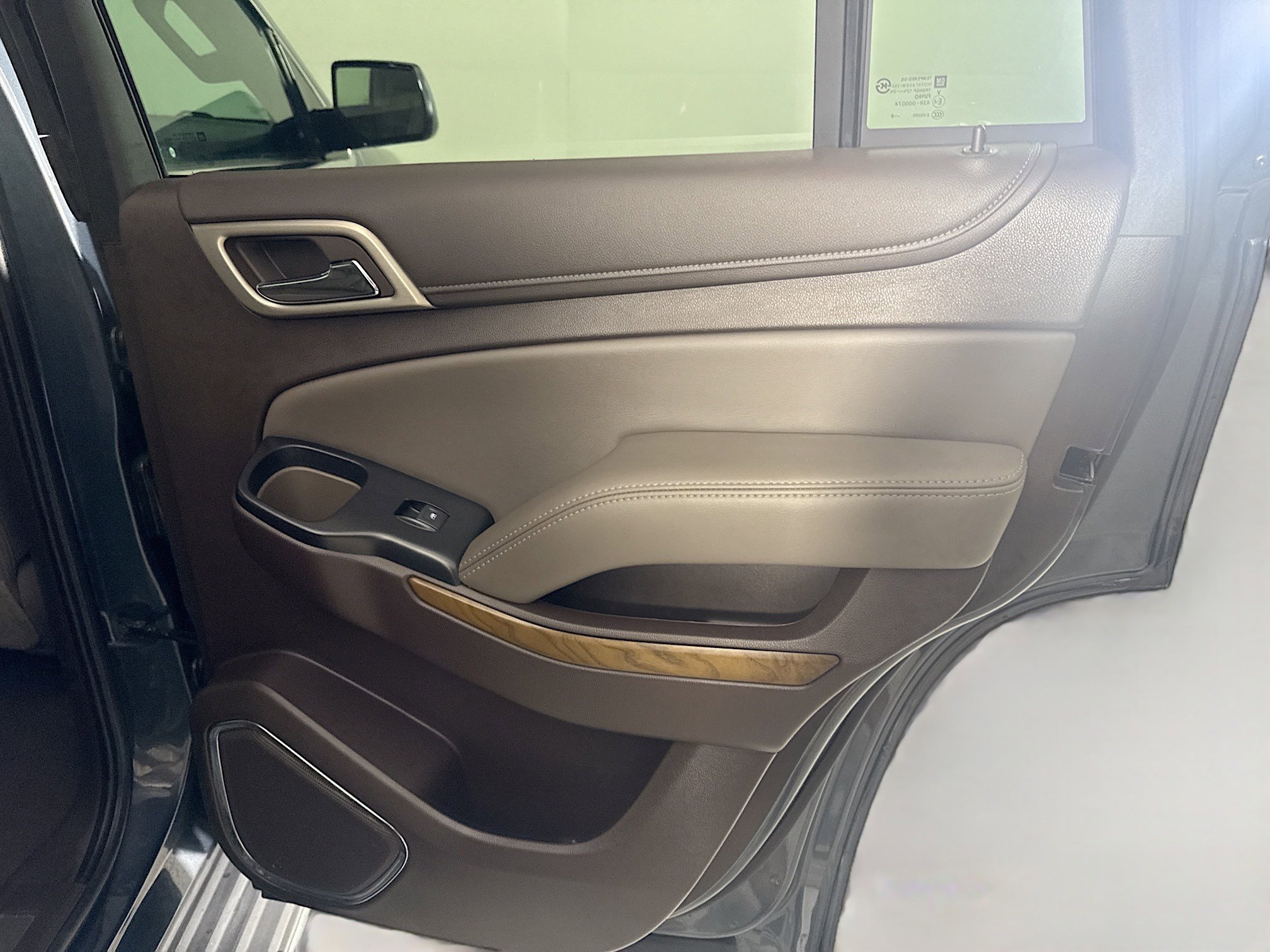 Used 2020 GMC Yukon Denali w/ Enhanced Security Package image 28