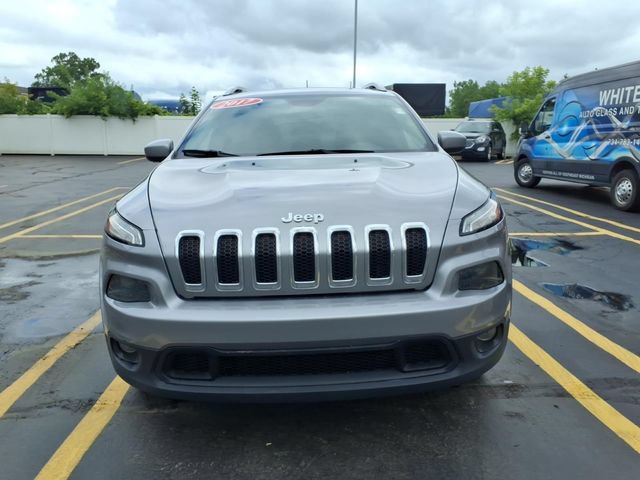 Used 2017 Jeep Cherokee Latitude w/ Cold Weather Group AWD/4WD image 2