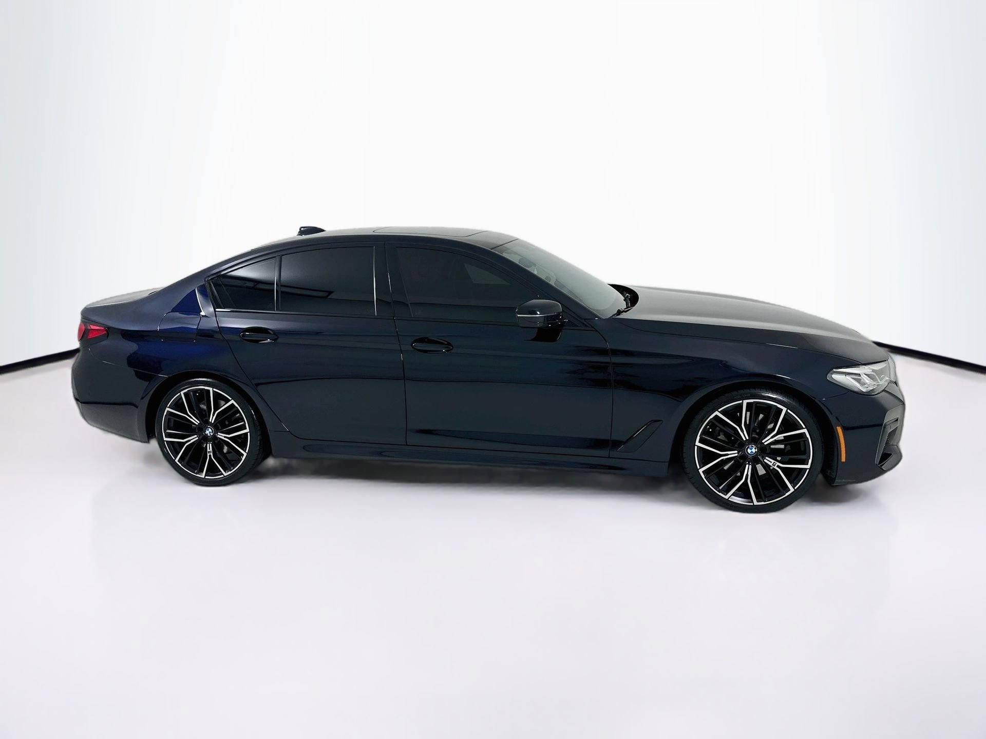 Used 2023 BMW 530i xDrive w/ M Sport Package AWD/4WD image 9