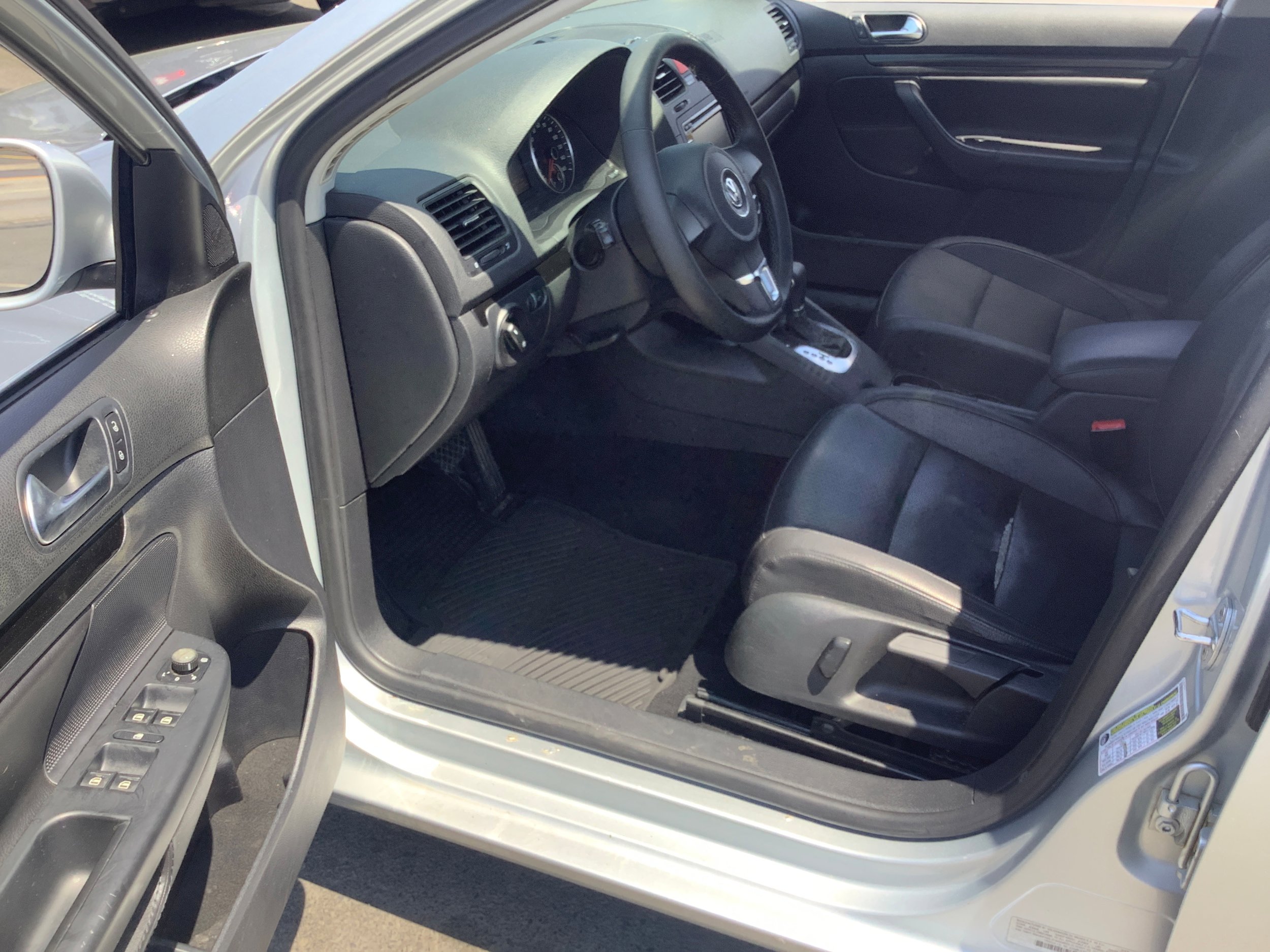 Used 2010 Volkswagen Jetta SE FWD image 11