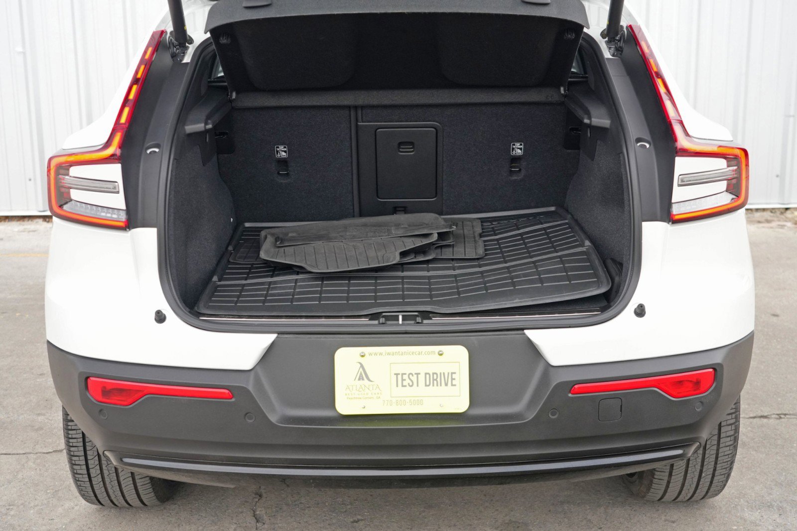 Used 2023 Volvo C40 P8 Recharge Ultimate w/ Protection Package Premier image 9