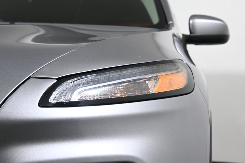 Used 2016 Jeep Cherokee Latitude w/ Cold Weather Group image 10