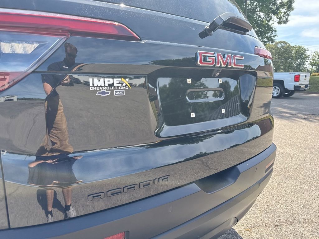 Used 2023 GMC Acadia SLE w/ Driver Convenience Package FWD image 32