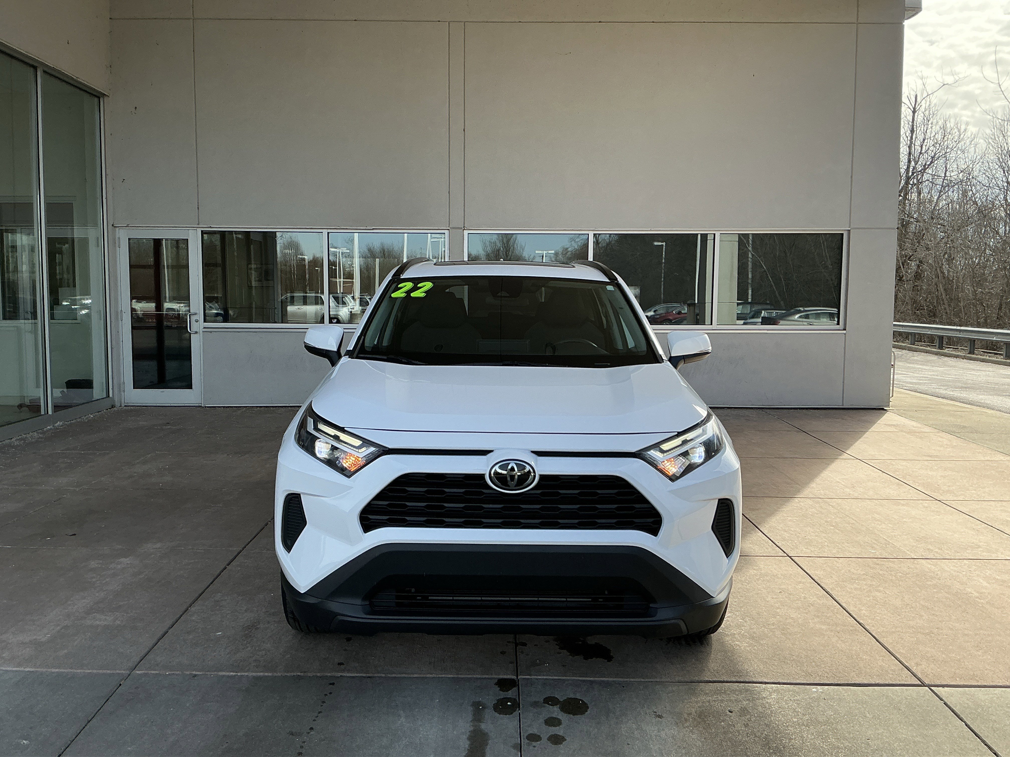 Used 2022 Toyota RAV4 XLE w/ Convenience Package image 2