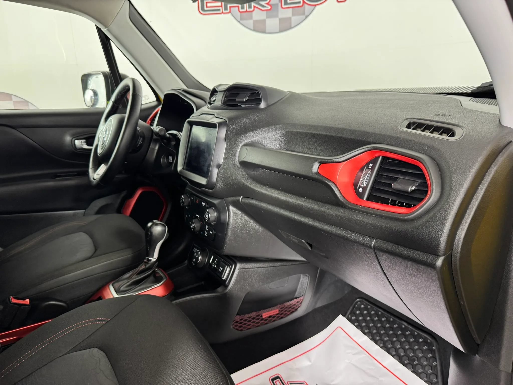 Used 2018 Jeep Renegade Trailhawk w/ UConnect 8.4 Nav Group AWD/4WD image 12