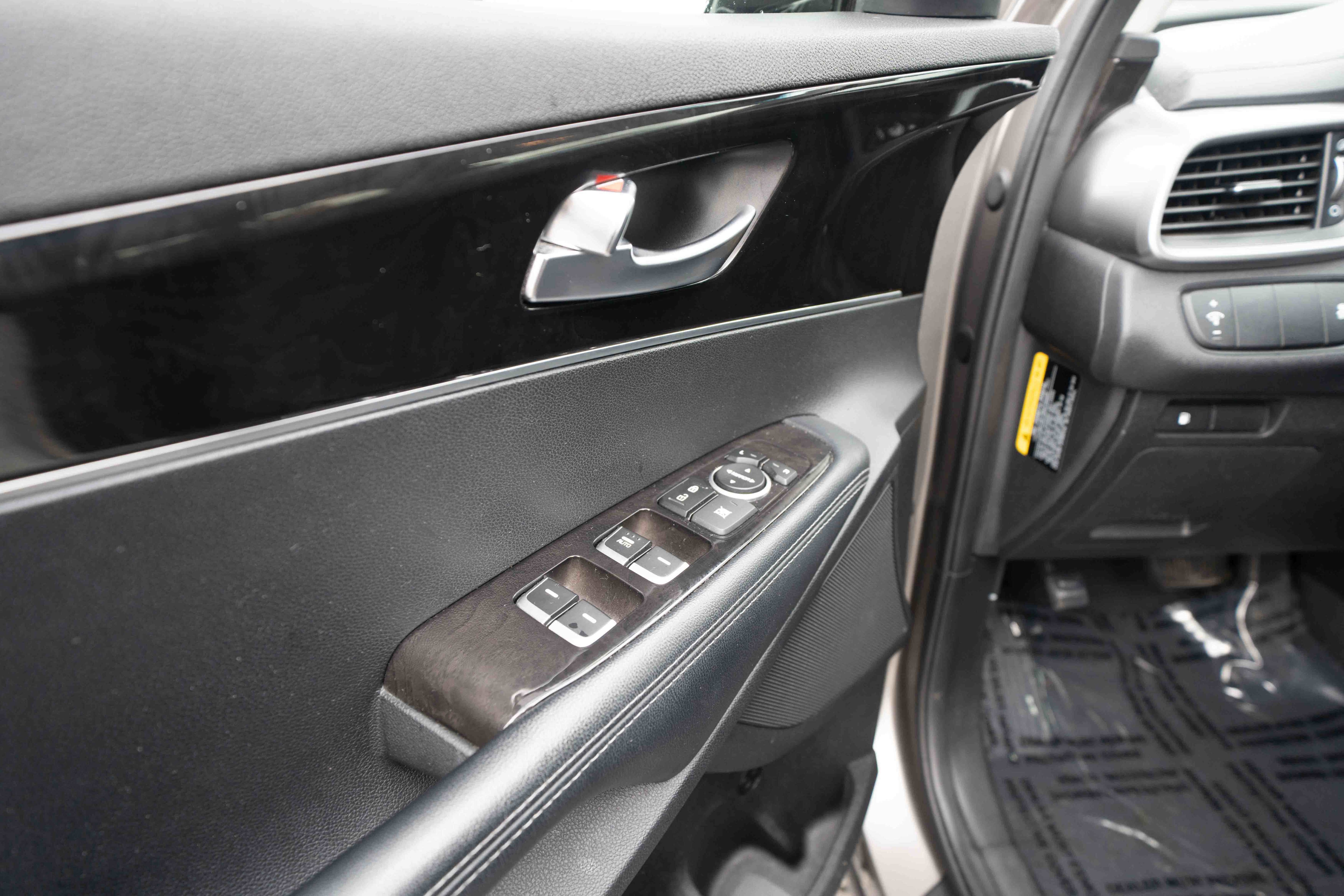 Used 2016 Kia Sorento L image 7